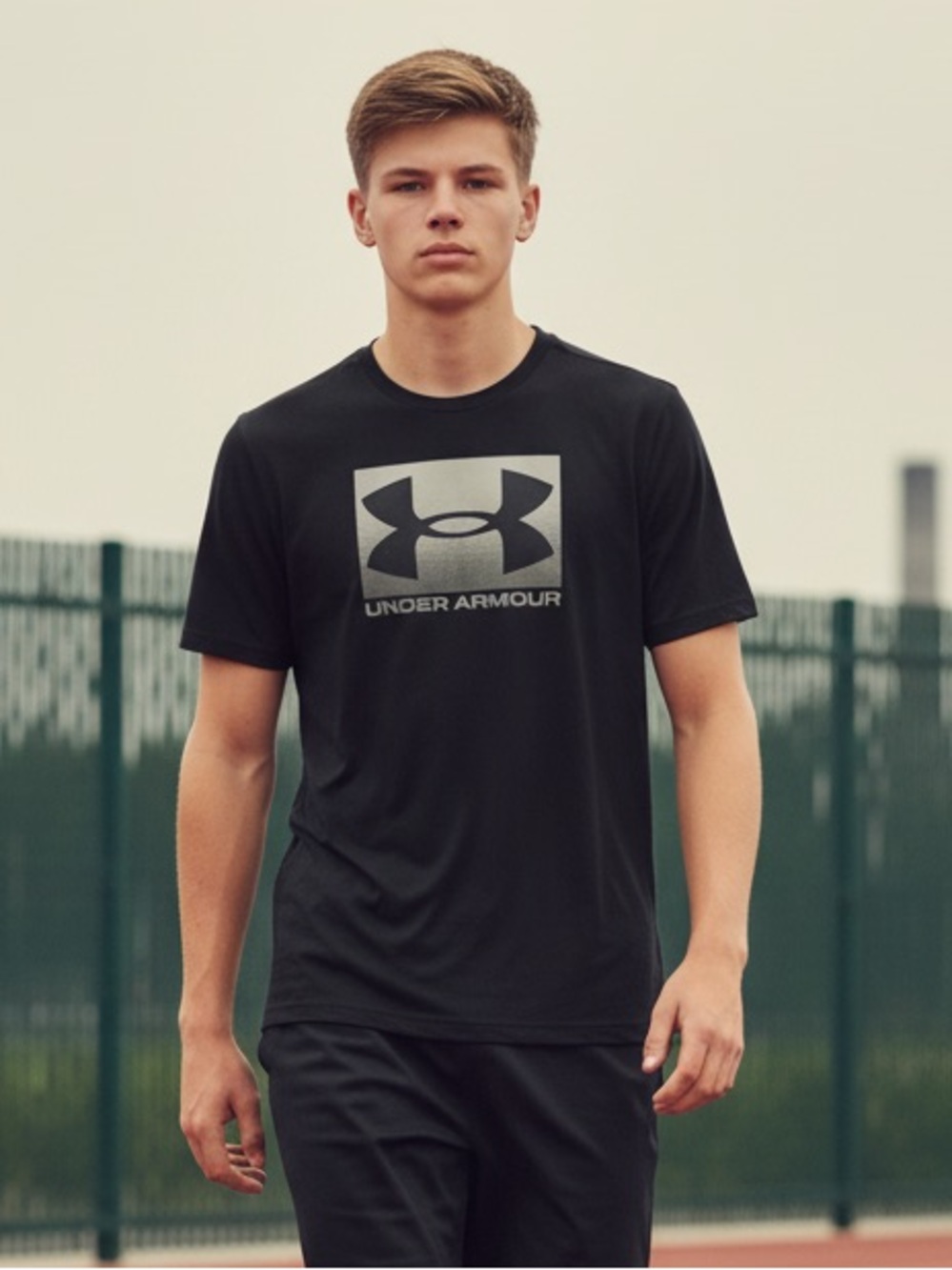 Under Armour Youth Large Black Athletic shirt